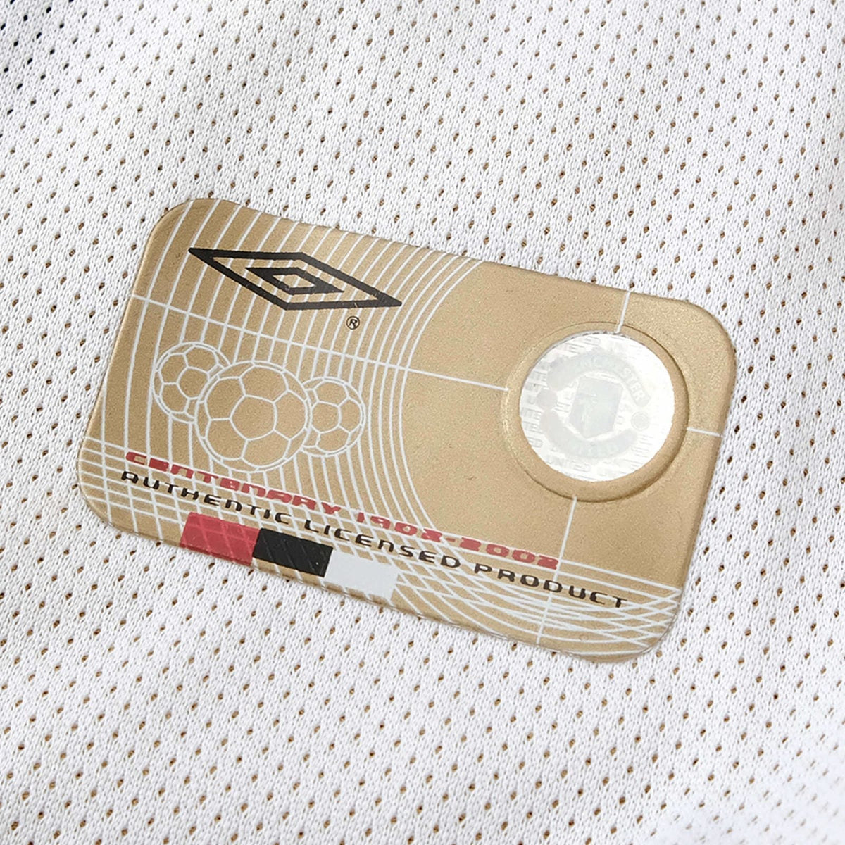 Manchester United Retro 01/02 Men's Shirt