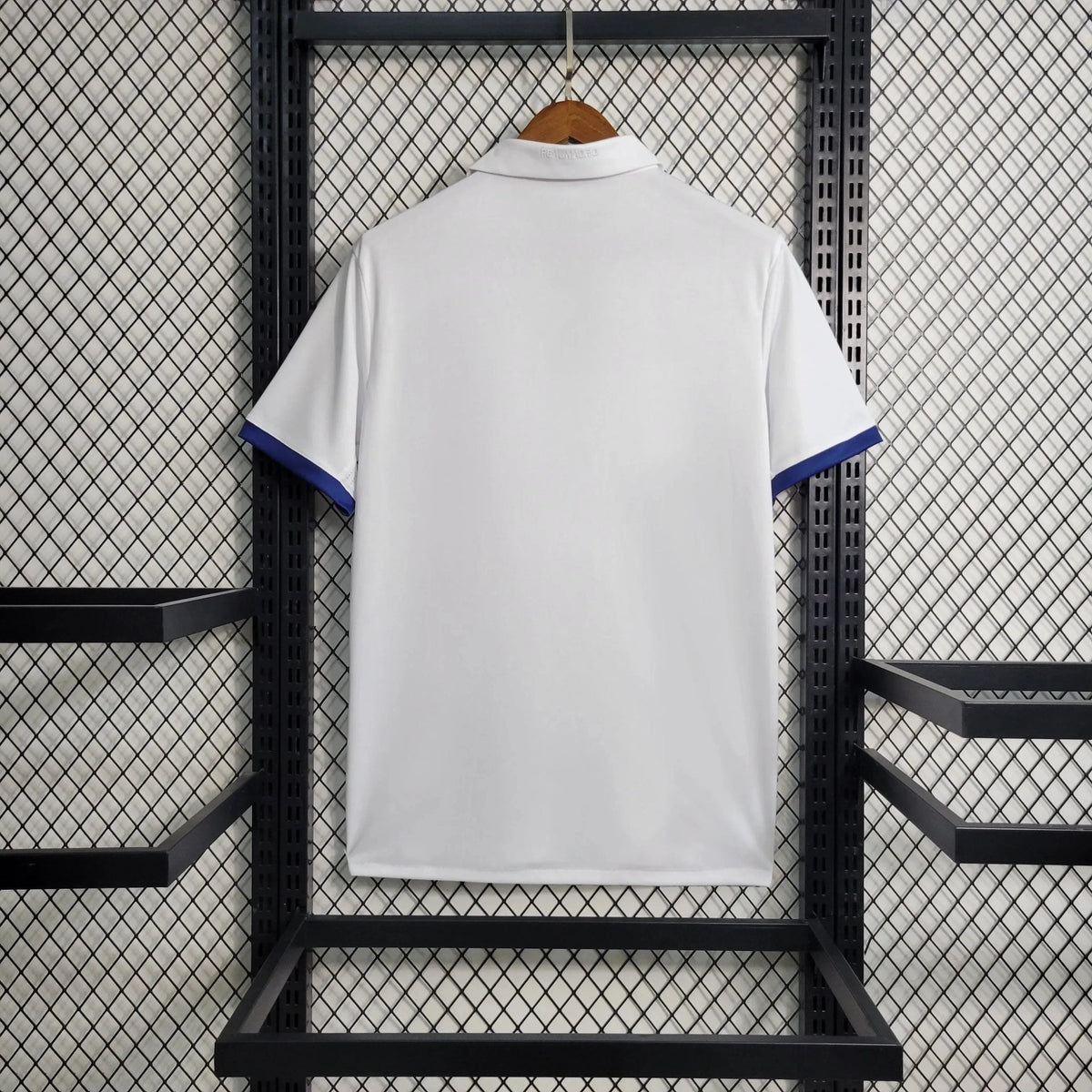 Real Madrid Retro 16/17 Men's Shirt